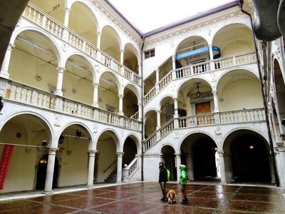 Poercia C astle's patio - Spittal - Austria-stock-foto