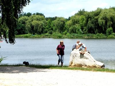 Gébárt Lake - Hikers - Hungary-stock-foto