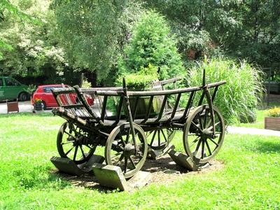 Zalaegerszeg, 2009. július 12.Öreg szekér a Gébárti-tó partján.-stock-foto