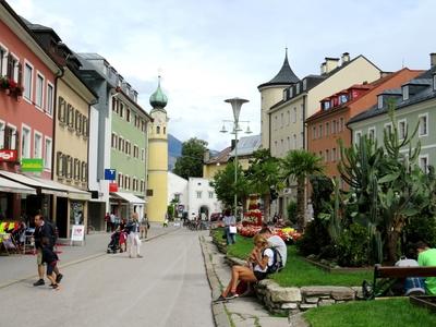 Lienz - Main Square - Resting ÍÍPeople - Austria-stock-foto