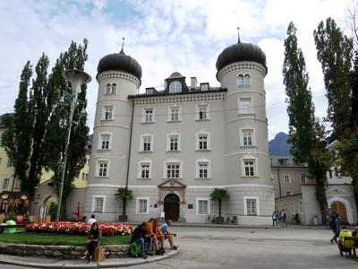 Liebburg - Lienz New City Hall - Austria-stock-foto