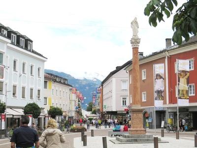 Lienz - Virgin Mary obelisc - Austria-stock-foto