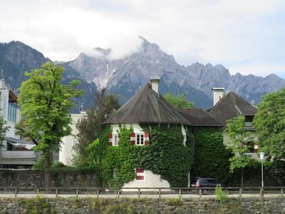 Lienz - House - Alps - Austria-stock-foto