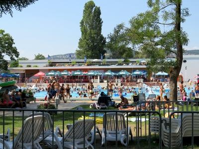 Beachers - Palatinus Beach - Budapest-stock-foto