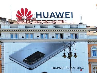 Huawei Fifth Generation device - Advertisement-stock-foto