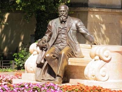 Darányi Ignác statue - Budapest-stock-photo