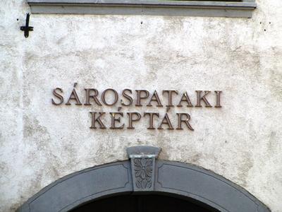 Sárospatak, 2016. március 16.A sárospataki képtár felirata a Szent Erzsébet utca 14. sz. alatti épület bejárata fölött.-stock-foto