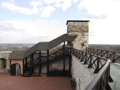 Sárospatak, 2016. március 16.A Rákóczi vár középkorból származó Vöröstornyának részlete a legfelsõ szinten. Jobbra lent a Bodrog  folyó víze csillog.-stock-foto