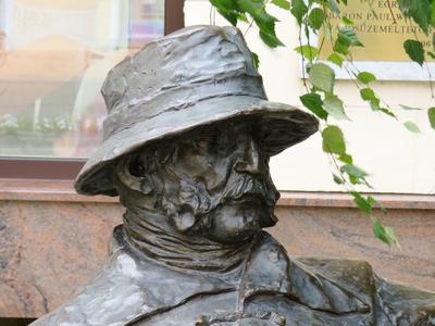 Statue of Habsburg Frigyes - Mosonmagyaróvár-stock-foto