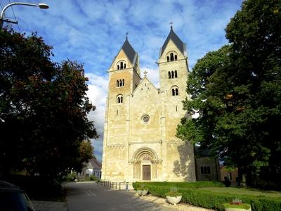 Lébény - St. James Church - Romanesque-stock-foto