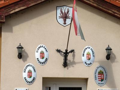 Rajka - Ragendorf - Bilingual Signs - German, Hungarian-stock-foto
