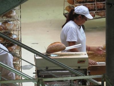 Freshly baked Bread  - Lipót - Factory-stock-foto