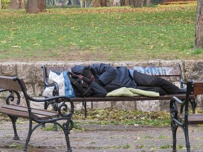Homeless Man in the City Park - Budapest-stock-foto