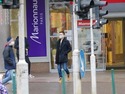 Covid 19 - People in mask - Budapest - Mammut-stock-photo