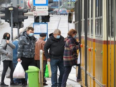 People taking tram in Coronaviorus masks - Budapest-stock-foto