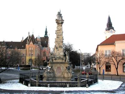 Holy GTrinity Statue - Kecskemét - City Hall - Tower-stock-foto