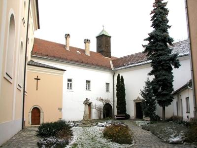 Franciscan Church flower garden - Kecskemét-stock-foto