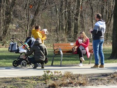Spring togetherness on Margaret Island - Budapest-stock-foto