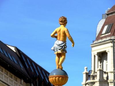 Statue figure - Zsolnay Fountain - Budapest-stock-foto