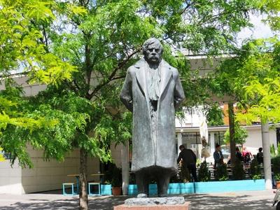 Statue oif Hungarian Writer Móricz Zsigmond - Budapest-stock-foto