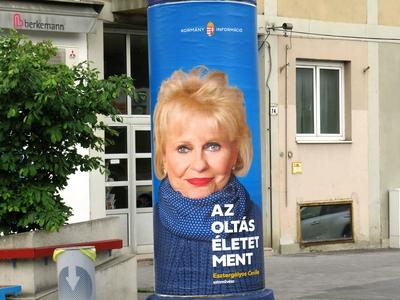 Poster promoting vaccine against Coronavirus - Budapest-stock-foto