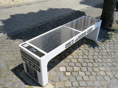 Solar smartbench - WIFI Hotspot - Baja - Technical invention-stock-foto