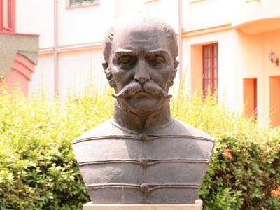 Bust of 1848 Revolutionary Government D efense Minister - Mészáros Lázár - BajaHungarian-stock-foto