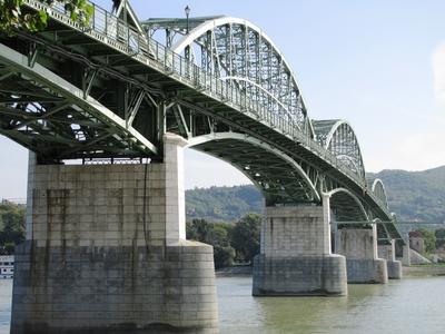 Mária Valéria bridge connecting Hungary and Slovakia over the Danube river-stock-foto