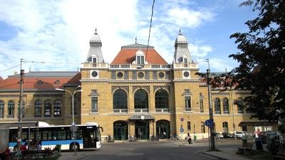 Szeged - Railway station - Hungary-stock-foto