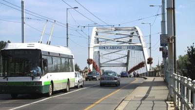 Szeged - Downtow bridge connecting old and new town-stock-foto