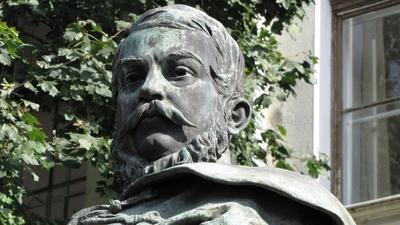 Klauzál Gábor statue - Szeged - Hungary - Reform era politician-stock-photo
