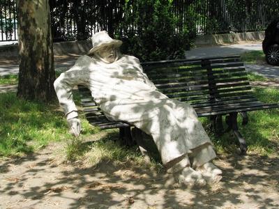 Sick hungarian poet Endre Ady statue - Tatabánya-stock-foto