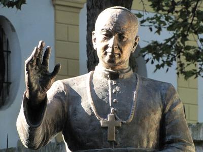 Bishop Apor Vilmos statue - Győr - Hungary-stock-foto