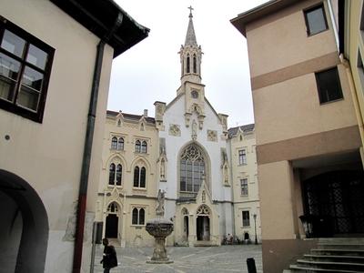Sopron - Old Square - Church - Hungary-stock-foto