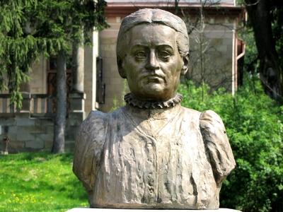 Mauks Ilona bust - Mikszáth Kálmán wife - Horpács - Hungary-stock-photo