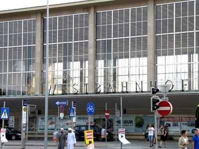 Vienna - Western train station - Austria-stock-foto