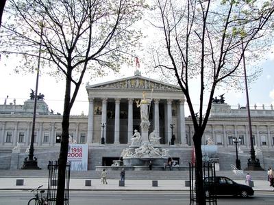 Austrian Parliament building - Vienna-stock-foto