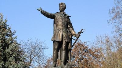 Great Hungarian Poet Petőfi Sándor statue - Kiskunfélegyháza-stock-foto