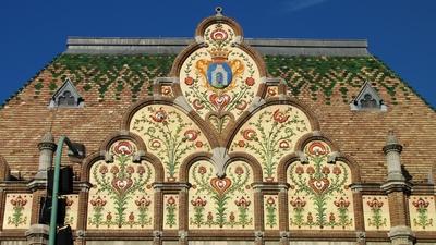 City Hall roof and decoration - Kiskunfélegyháza - Hungary-stock-foto