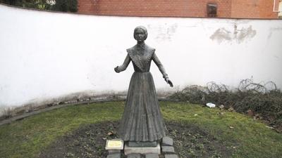 Szendrei Júlis - Statue - Wife of Petőfi Sándor - Kiskőrös - Hungary-stock-photo
