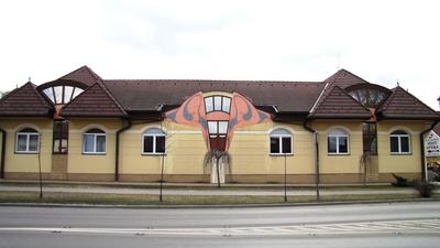 Soltvadkert - House of Culture - Hungary-stock-foto