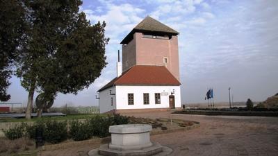 Dunaföldvár - Trunvated tower - Hungary-stock-foto