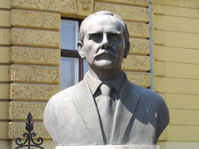 Hungarian PM Kállay Miklós bust - Nyíregyháza-stock-foto