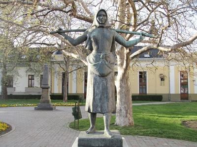 Statue of a shepherdess - Nyíregyháza - Hungary-stock-foto