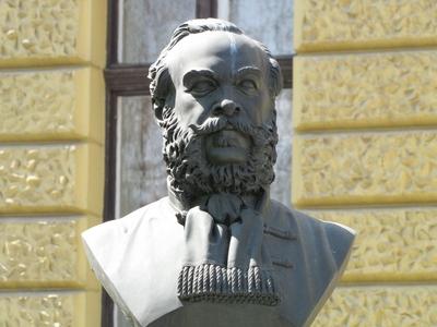 Hungarian PM Lónyay Menyhért bust - Nyíregyháza-stock-foto