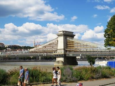Budapest Chain Bridge under renovation - Hungary-stock-foto