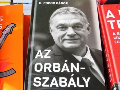 Book on hungarian Prime Minister Viktor Orbán at the Budapest International Book Festival.-stock-foto
