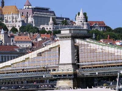 Budapest Chain Bridge under renovation - Hungary-stock-foto