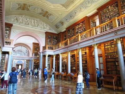 Librarasy - Pannonhalma Archabbey - Hungary-stock-foto