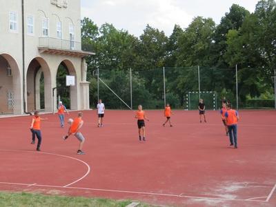 Sport - Pannonhalma - Student playing football-stock-foto